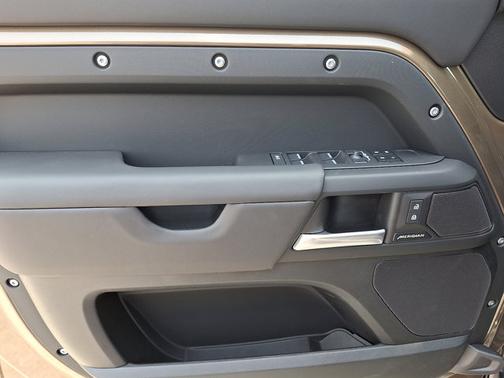 2025 Land Rover Defender S