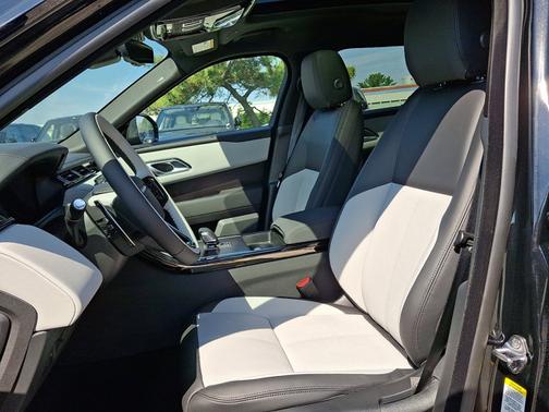 2026 Land Rover Range Rover Velar Dynamic SE