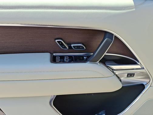 2025 Land Rover Range Rover SE