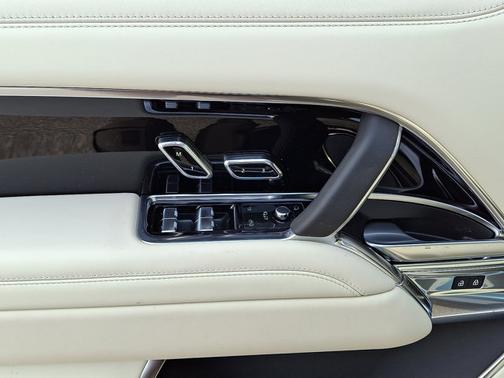 2026 Land Rover Range Rover SE