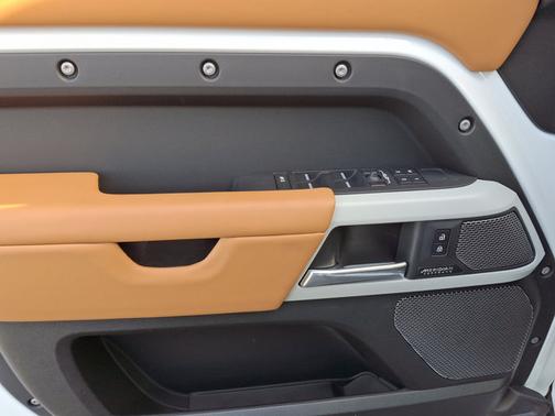2023 Land Rover Defender X-Dynamic SE