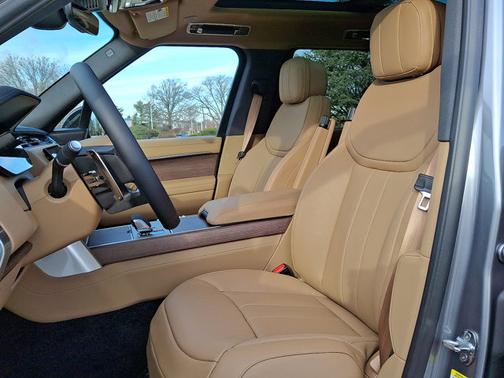 2025 Land Rover Range Rover SE