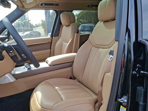 2025 Land Rover Range Rover SE