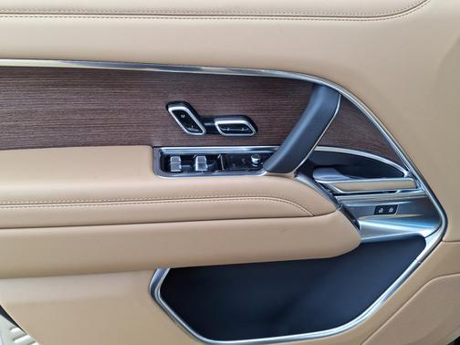 2025 Land Rover Range Rover SE