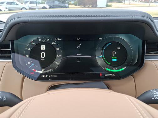 2025 Land Rover Range Rover SE