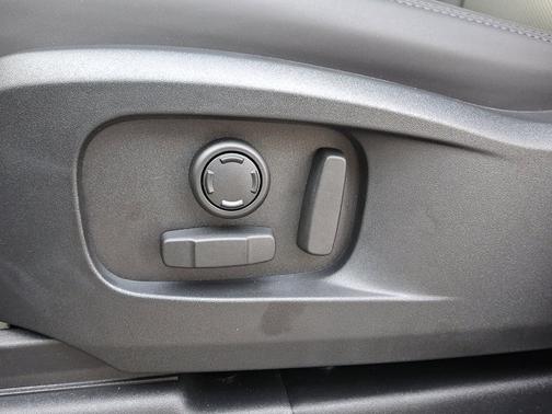 2026 Land Rover Defender S