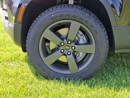2025 Land Rover Defender S