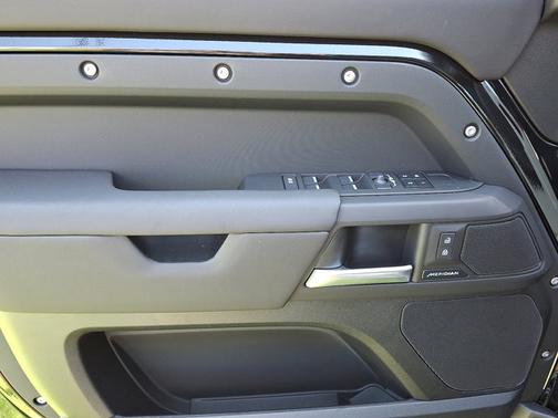 2025 Land Rover Defender S