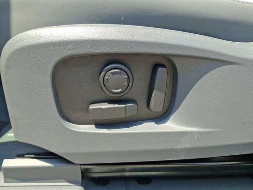 2025 Land Rover Defender S