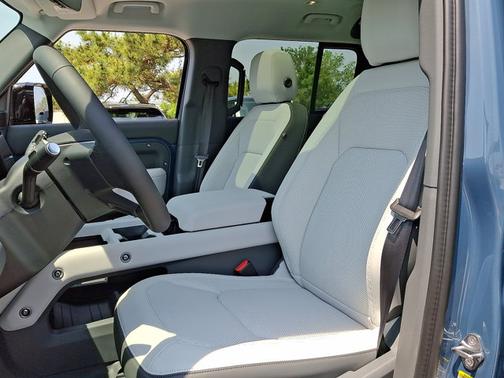 2025 Land Rover Defender S