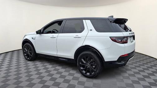 Fuji White - 1AA 2025 Land Rover Discovery Sport Dynamic SE