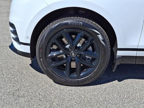 2026 Land Rover Range Rover Velar Dynamic SE