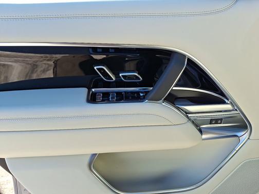 2026 Land Rover Range Rover SE