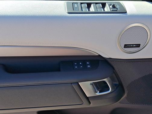 2025 Land Rover Discovery Dynamic SE