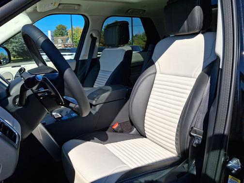 2025 Land Rover Discovery Dynamic SE