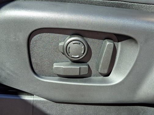 2025 Land Rover Discovery Dynamic SE