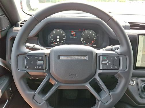 2025 Land Rover Defender X-Dynamic SE
