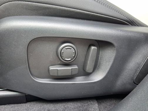 2026 Land Rover Range Rover Velar Dynamic SE