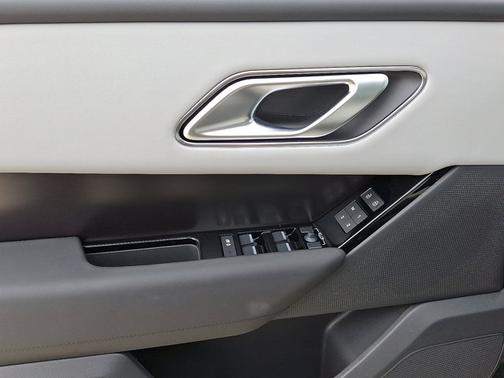 2026 Land Rover Range Rover Velar Dynamic SE