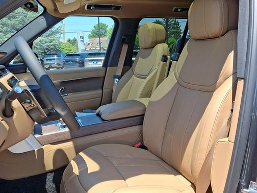2025 Land Rover Range Rover SE