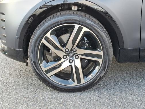 2026 Land Rover Discovery Tempest Edition