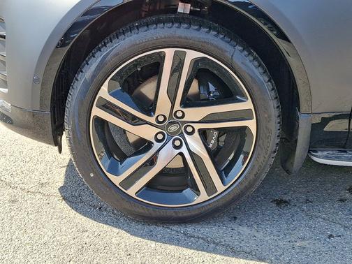 Charente Grey Premium Metallic - 1DN 2026 Land Rover Discovery Tempest Edition