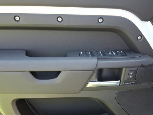 2025 Land Rover Defender S