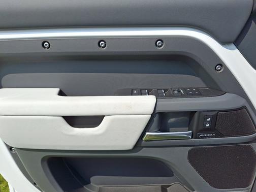 2025 Land Rover Defender S