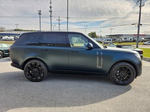 British Racing Green SV Bespoke Ultra Met Satin 2026 Land Rover Range Rover SE