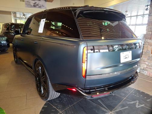 British Racing Green SV Bespoke Ultra Met Satin 2026 Land Rover Range Rover SE