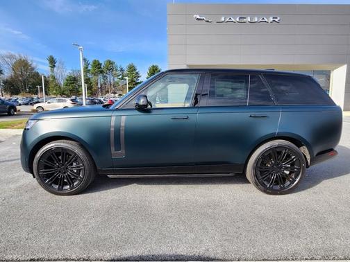 British Racing Green SV Bespoke Ultra Met Satin 2026 Land Rover Range Rover SE