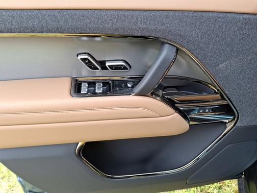 2025 Land Rover Range Rover Sport SE