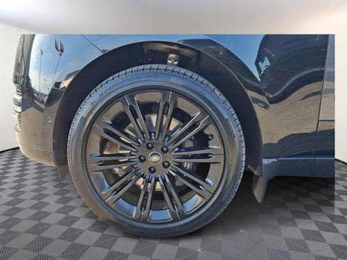 Santorini Black Metallic - 1AG 2025 Land Rover Range Rover SE