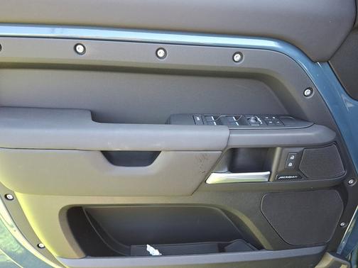2025 Land Rover Defender S