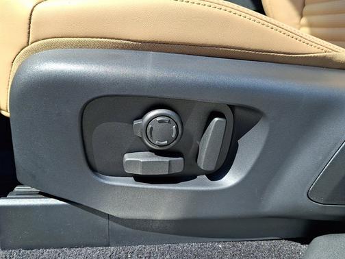 2025 Land Rover Discovery Dynamic SE