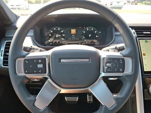 2025 Land Rover Discovery Dynamic SE