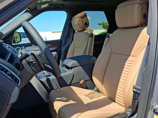 2025 Land Rover Discovery Dynamic SE