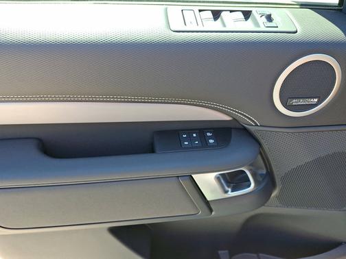 2025 Land Rover Discovery Dynamic SE
