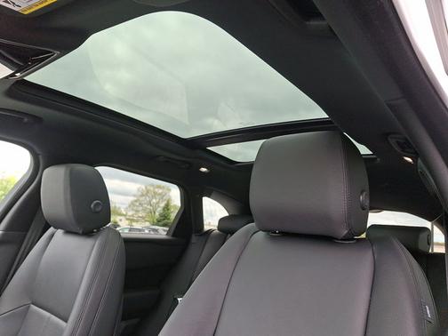 Santorini Black Metallic - 1AG 2026 Land Rover Range Rover Velar Dynamic SE
