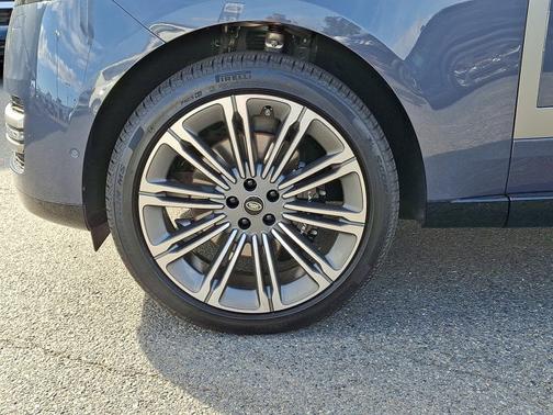 2025 Land Rover Range Rover SE