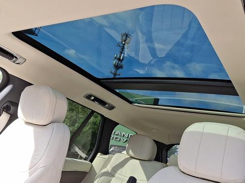 2025 Land Rover Range Rover SE