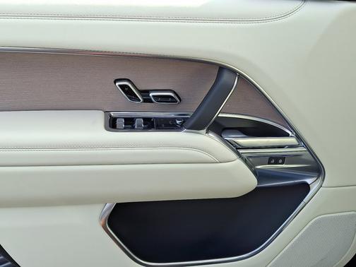 2025 Land Rover Range Rover SE