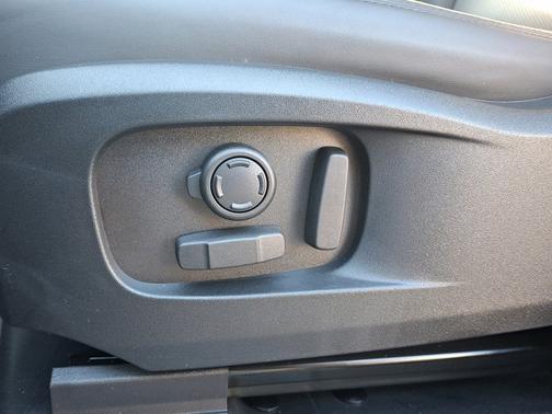 2026 Land Rover Defender X-Dynamic SE