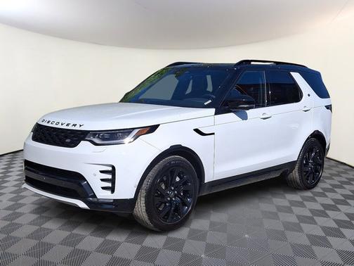 Fuji White - 1AA 2025 Land Rover Discovery Dynamic SE