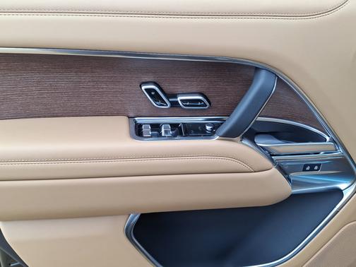 2025 Land Rover Range Rover SE