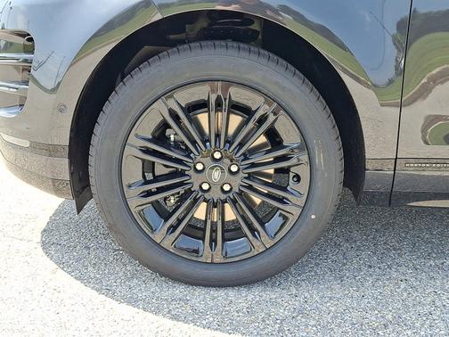 Carpathian Grey Premium Metallic - 1AU 2026 Land Rover Range Rover Evoque Hoxton Edition