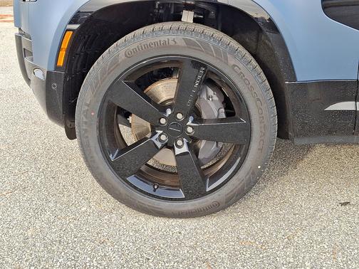 2026 Land Rover Defender X-Dynamic SE