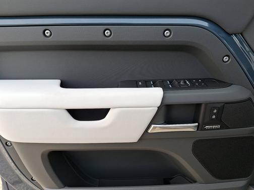 2026 Land Rover Defender X-Dynamic SE