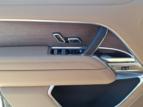 2025 Land Rover Range Rover SE