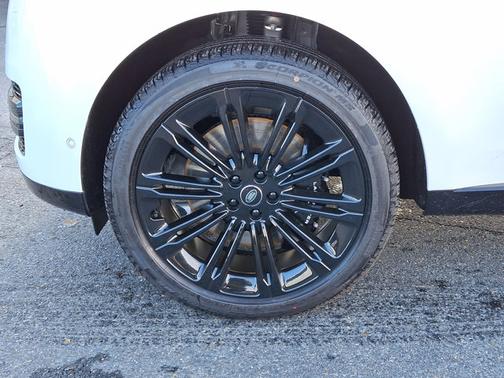 2025 Land Rover Range Rover SE